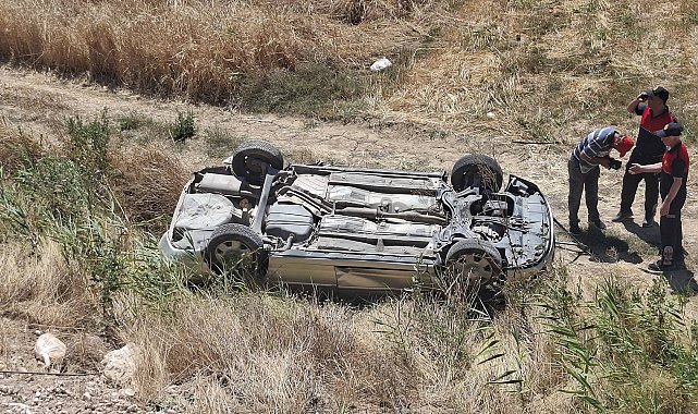 Kütahya'da iki otomobil çarpıştı; 3 yaralı
