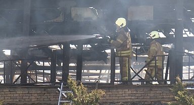 Maltepe'de 2 katlı restoranda çıkan yangın ormana sıçramadan söndürüldü Ek görüntüyle geniş haber