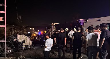 Mardin'de otomobil ile kamyon çarpıştı: 2 ölü, 6 yaralı