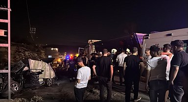 Mardin'de otomobil ile kamyonun çarptığı kazada ölü sayısı 3'e yükseldi