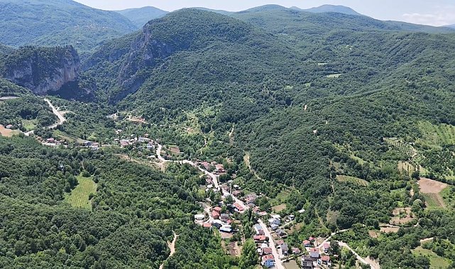 Müzeyyen Senar'ın doğduğu iddia edilen 'en uzun kırsal mahalle' Hilmiye