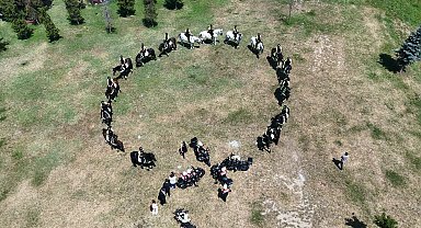 NATO Zirvesi öncesi atlı polislerden devriye görevi