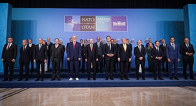 NATO Zirvesi'nde aile fotoğrafı çekildi
