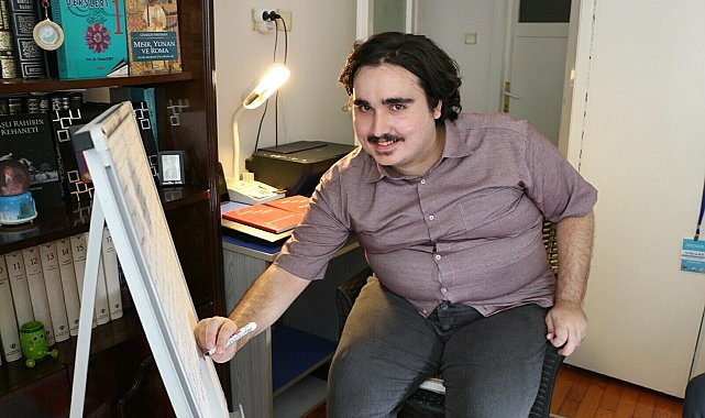 Otizm tanısıyla başladığı eğitim yolculuğunda üniversiteli oldu