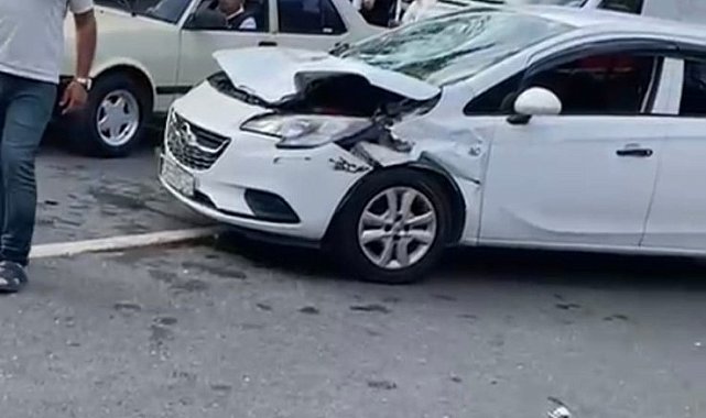 Otomobil baba ve 3 yaşındaki oğluna çarptı: 3 yaralı