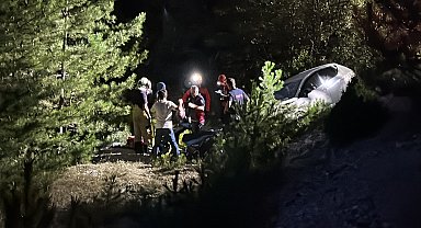 Otomobil ile motosiklet çarpıştıktan sonra şarampole savruldu: 5 yaralı