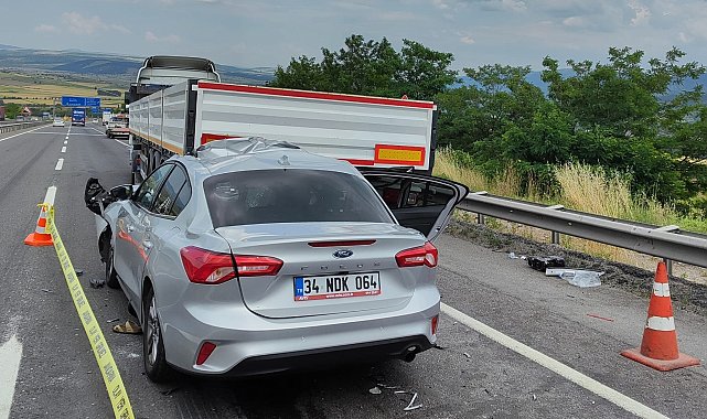 Otomobil, TIR'a arkadan çarptı: 1 ölü, 6'sı çocuk 8 yaralı