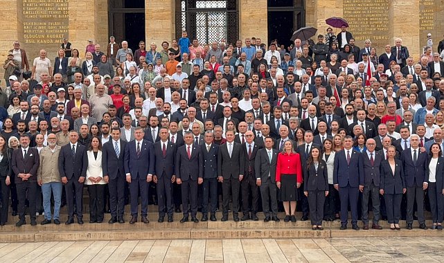 Özgür Özel, Anıtkabir'i ziyaret etti
