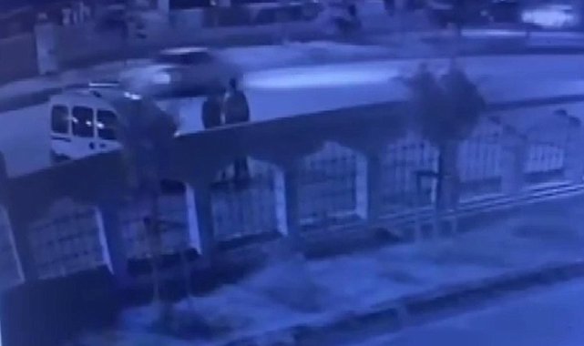 Park halindeki aracın lastiklerini kesip kaçtılar