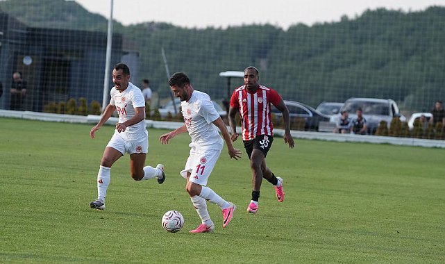Pendikspor hazırlık maçında Batman Petrolspor'u 3-1 mağlup etti