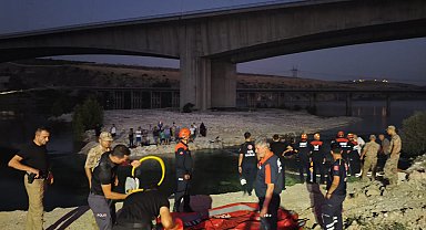 Piknik yaptıkları adacıkta su seviyesi yükselince mahsur kalan 32 kişi kurtarıldı