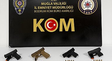 Polisten kaçan 4 şüpheli, ruhsatsız tabancalarla yakalandı