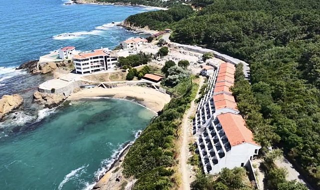 Riva'da talan edilen, bir dönem Milli Takım'ın da kamp yaptığı 186 odalı otel yıkılıyor