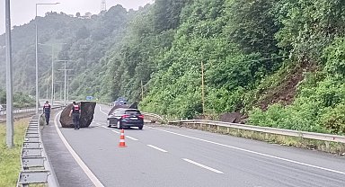 Rize'de dev kayalar sahil yoluna düştü