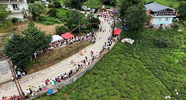 Rize'deki festivalde 12 ülkeden katılımcılar tahta arabalarla yarıştı