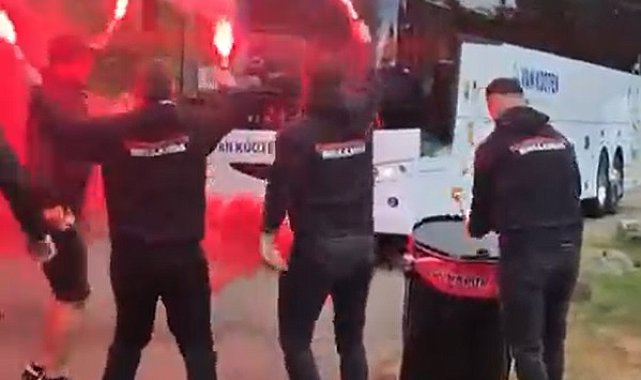 Samsunspor'a Hollanda'da meşaleli karşılama