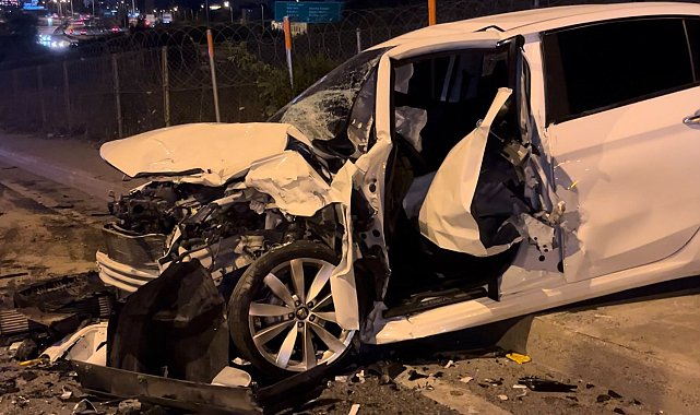Sancaktepe'de 3 aracın karıştığı kazada 5 kişi yaralandı