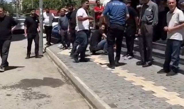 Silahlı alacak kavgasında bacaklarından vuruldu