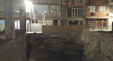 Silivri'de inşaat hâlindeki binanın temelinde toprak kaydı; sokak trafiğe kapatıldı