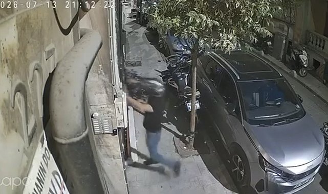 Şişli'de boşandığı eşinin evinin önüne geldi; penceredeki kayınpederine tekme ve yumruklarla saldırdı