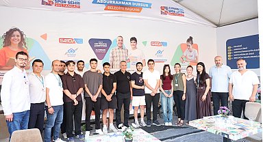 Sultangazi Belediye Başkanı Dursun, tercih çadırında öğrencilerle buluştu