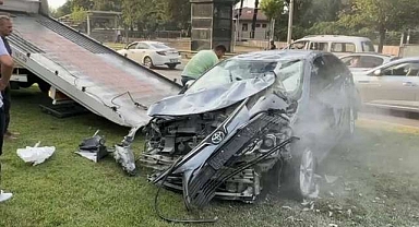 Takla atan araçtan burunları kanamadan çıktılar