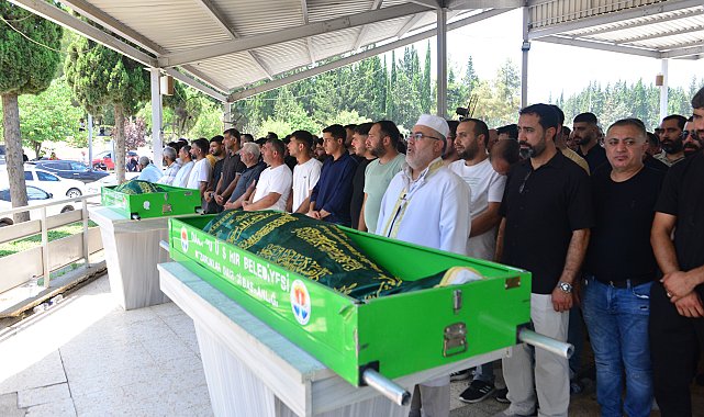 Tayin için çıktıkları yolculukta hayatını kaybeden anne ile oğlu toprağa verildi