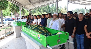 Tayin için çıktıkları yolculukta hayatını kaybeden anne ile oğlu toprağa verildi