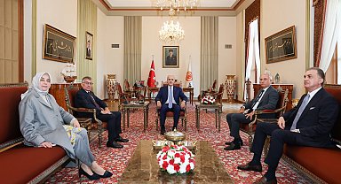 TBMM Başkanı Kurtulmuş, AK Parti Grubu ile görüştü