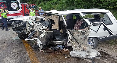 TIR ile otomobil çarpıştı: 2 ölü, 1 ağır yaralı