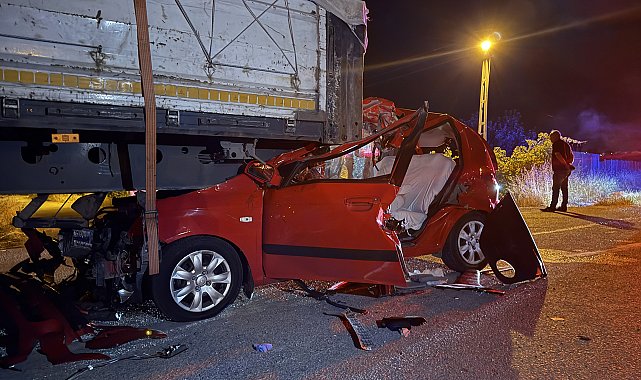 TIR'a arkadan çarpan otomobilin sürücüsü öldü