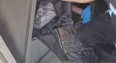 Tuzla'da yolcu otobüsündeki gizli bölmede 120 ruhsatsız silah ele geçirildi