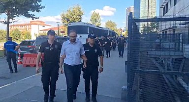 Üsküdar Belediyesi'ne operasyonda gözaltına alınanlar sağlık kontrolüne getirildi Ek bilgi