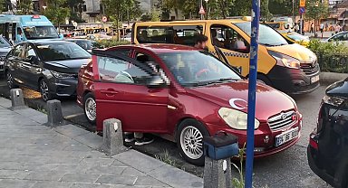 Üsküdar'da park halindeki otomobilde ölü bulundu