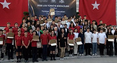 Vali Gül, '2026 LGS Türkiye Birincileri Ödül Töreni'ne katıldı