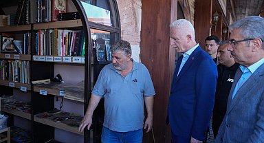 Vali Gül, su baskını yaşanan Üsküdar Sahaflar Çarşısı'nı ziyaret etti