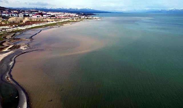 Van Gölü'nde seviye yükseldi; mikrobiyalitler yeniden su altında kaldı