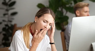 Yemekten hemen sonra uykunuz geliyorsa yandınız! Vücudun verdiği o gizli sinyale dikkat