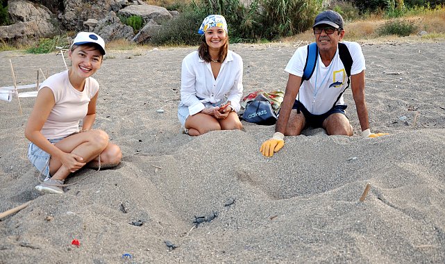 Yerleşik yabancılar deniz kaplumbağalarının gönüllü koruyucusu oldu
