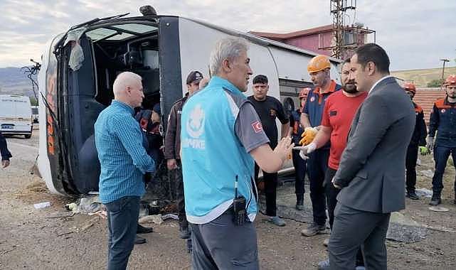 Yolcu otobüsü yoldan çıktı: 1 ölü, 40 yaralı