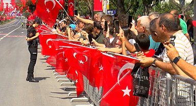 30 Ağustos Zafer Bayramı'nı Vatan Caddesi'nde coşkuyla kutladılar: İyi ki bu vatanda yaşıyoruz