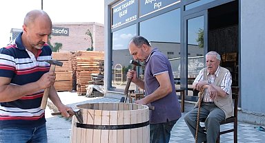 'Fıçıçıcılık' mesleğini dededen toruna 5 kuşaktır yaşatıyorlar