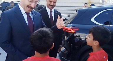 'Stadın ışıkları yanmıyor' diyen çocuklara validen esprili yanıt
