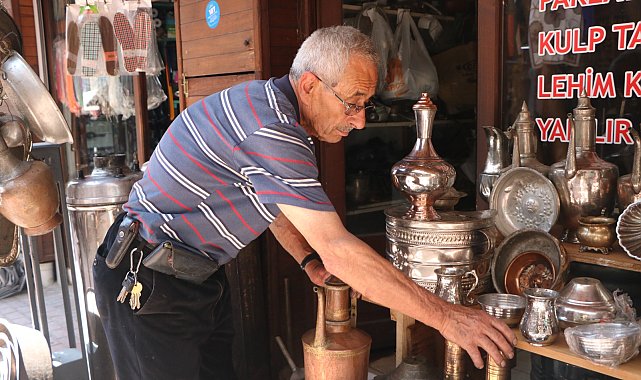 58 yıllık kalay ustası mesleğini yaşatmaya çalışıyor