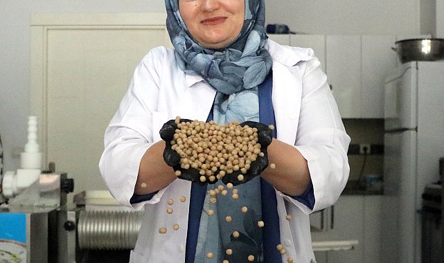 Açtığı iş yerinde yöresel yemekler yapıp 3 kızını üniversitede okutuyor