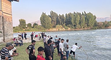Adana'da nehirde kaybolan 2 çocuk için arama çalışması başlatıldı
