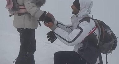 Ağrı Dağı zirvesinde evlilik teklifi