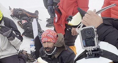 Ağrı Dağı'nın zirvesinde kavun keyfi