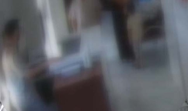 Aile Sağlığı Merkezi'nde fazla beklediğini öne süren kişi, masalara vurup etrafı dağıttı