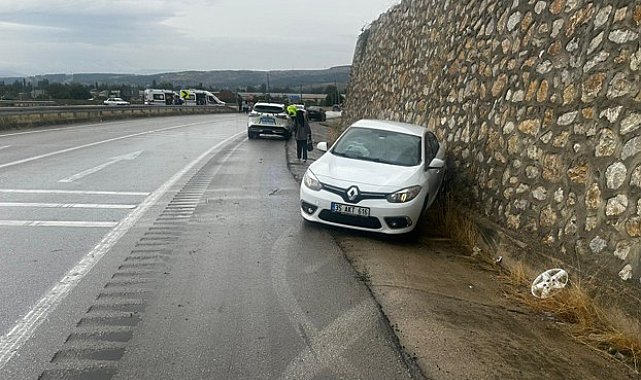 Amasya'da otomobil istinat duvarına çarptı; 6 yaralı